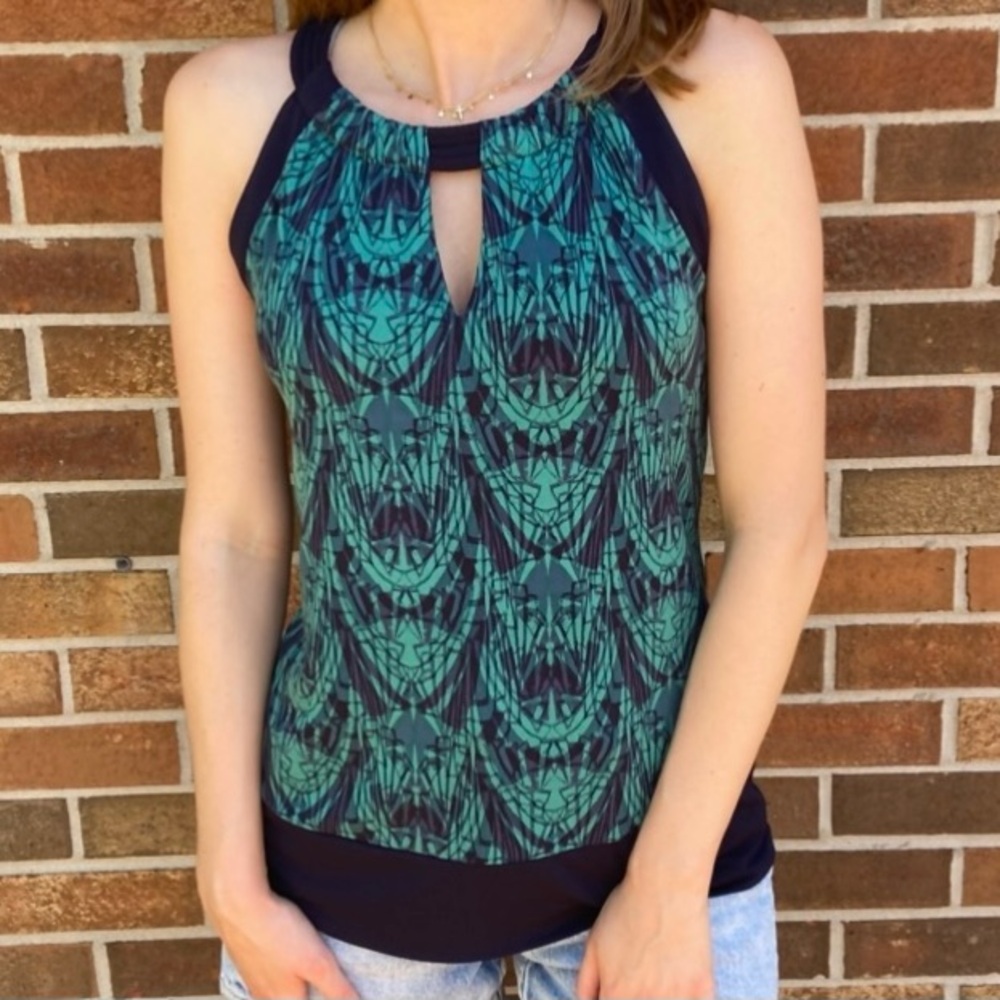 BANANA REPUBLIC - Pattern sleeveless blouse keyhole neckline women size xs (0)